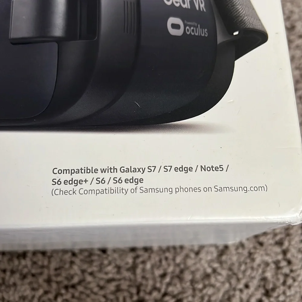 Samsung Gear VR. NWT never opened